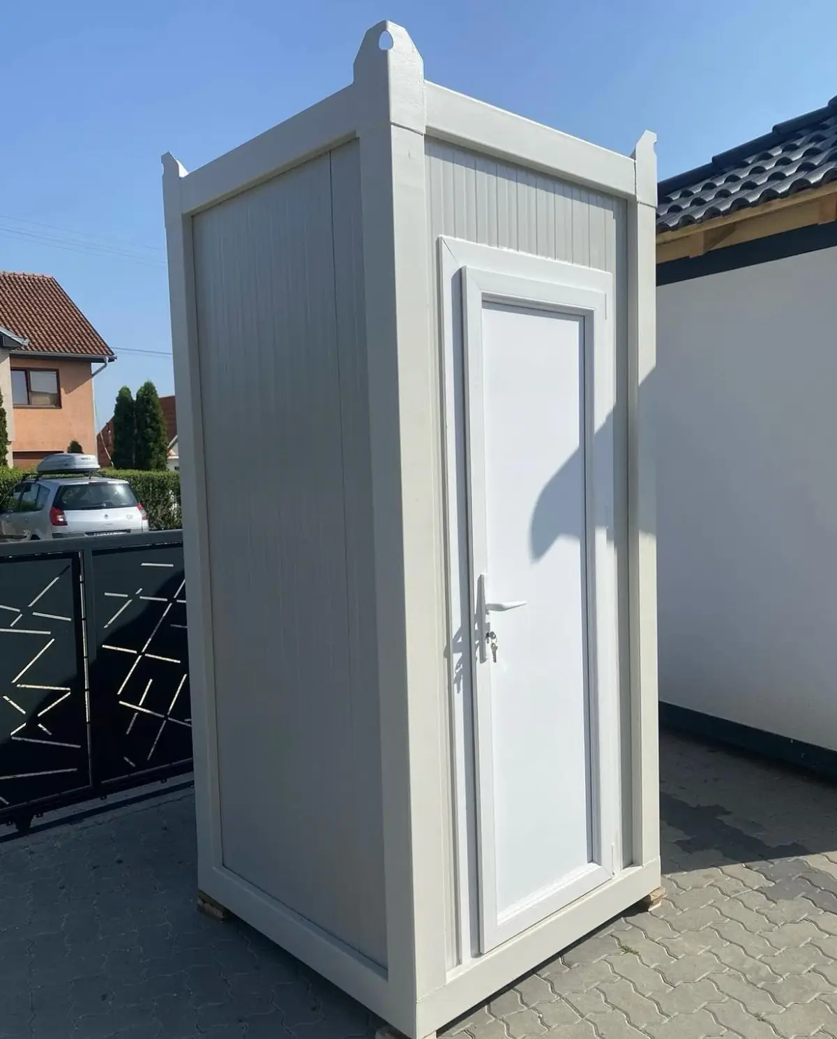 Exterior side view of a deluxe flushing portable restroom